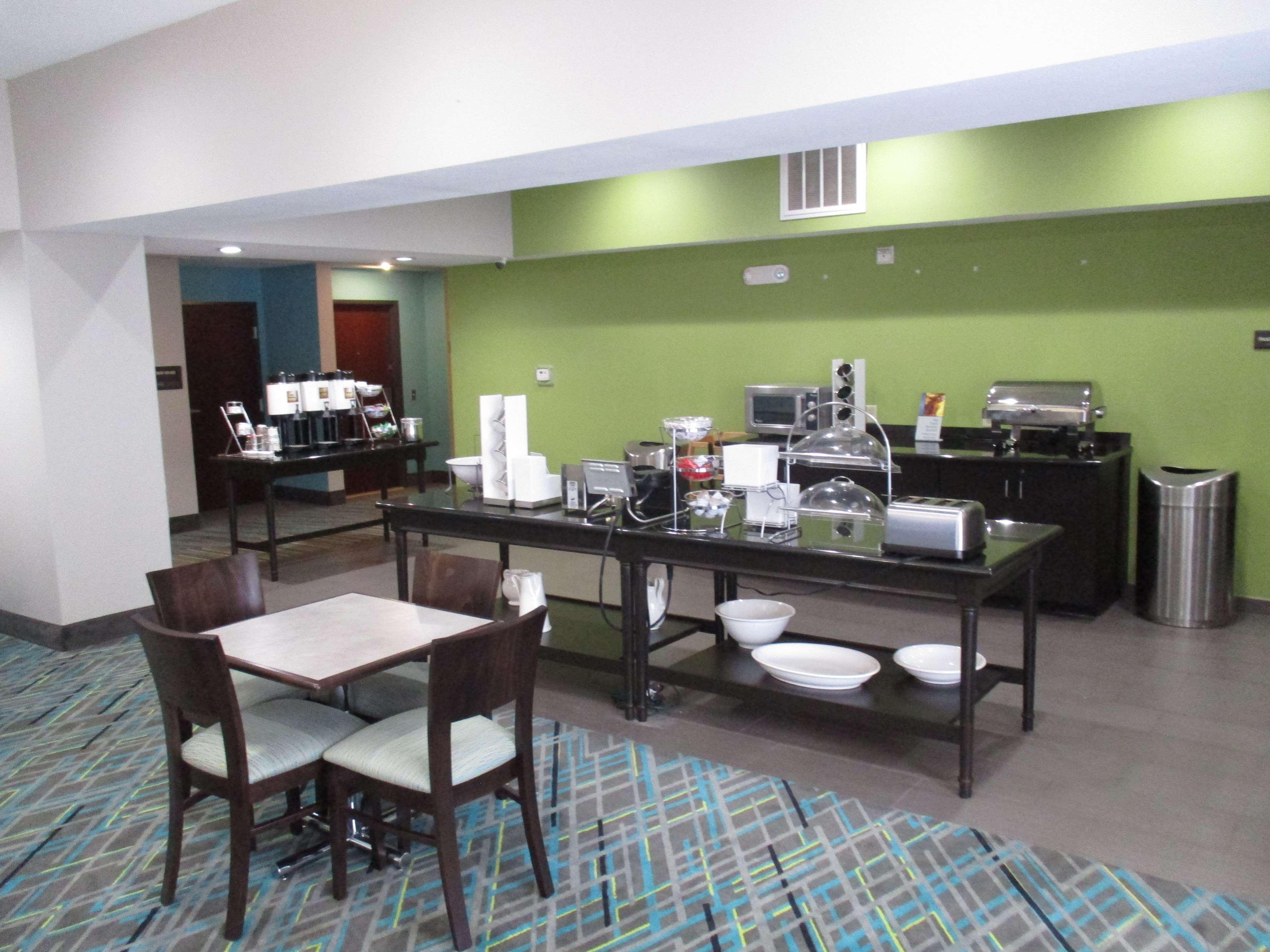 Best Western Golden Prairie Inn And Suites Сидни Экстерьер фото