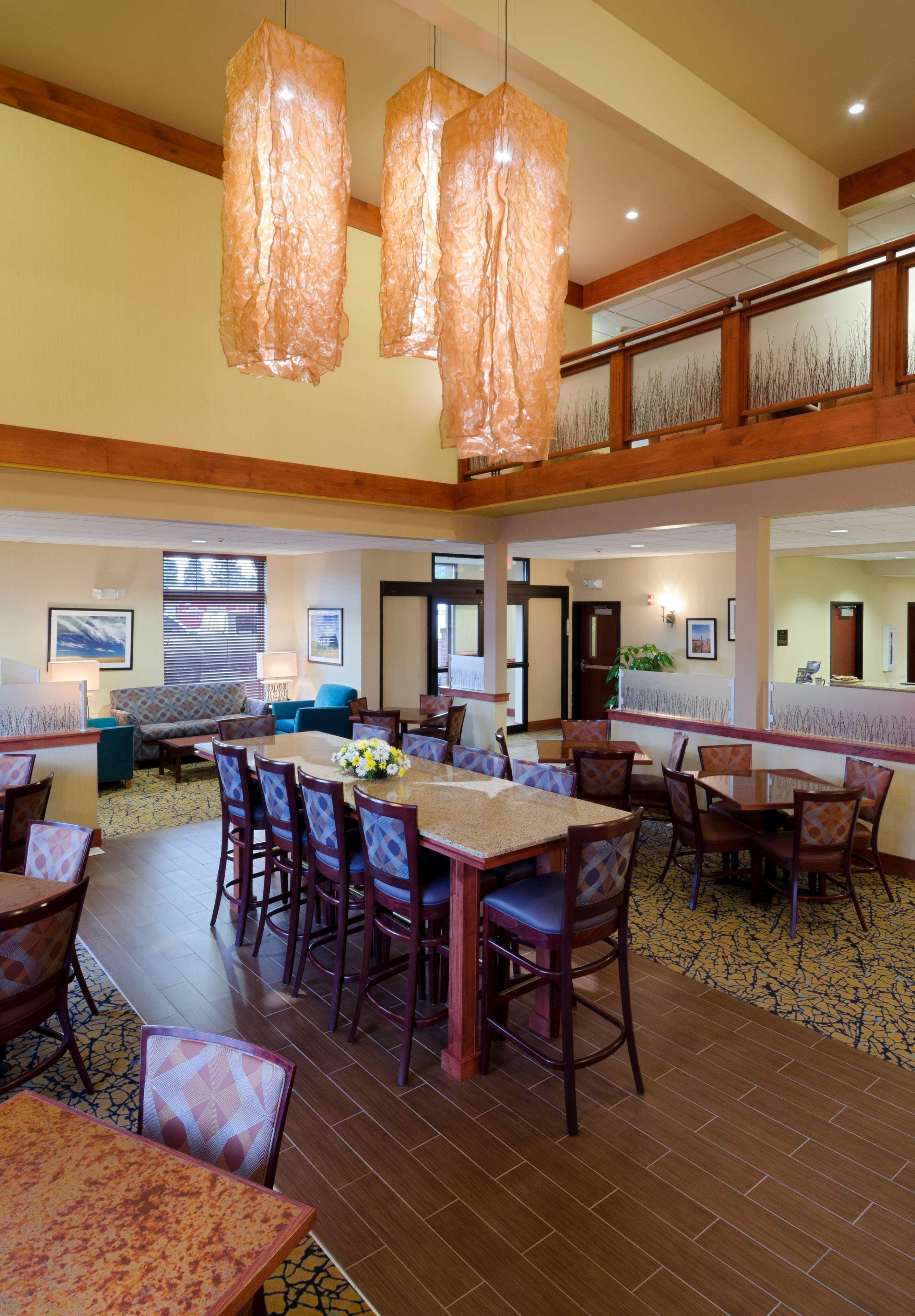 Best Western Golden Prairie Inn And Suites Сидни Экстерьер фото
