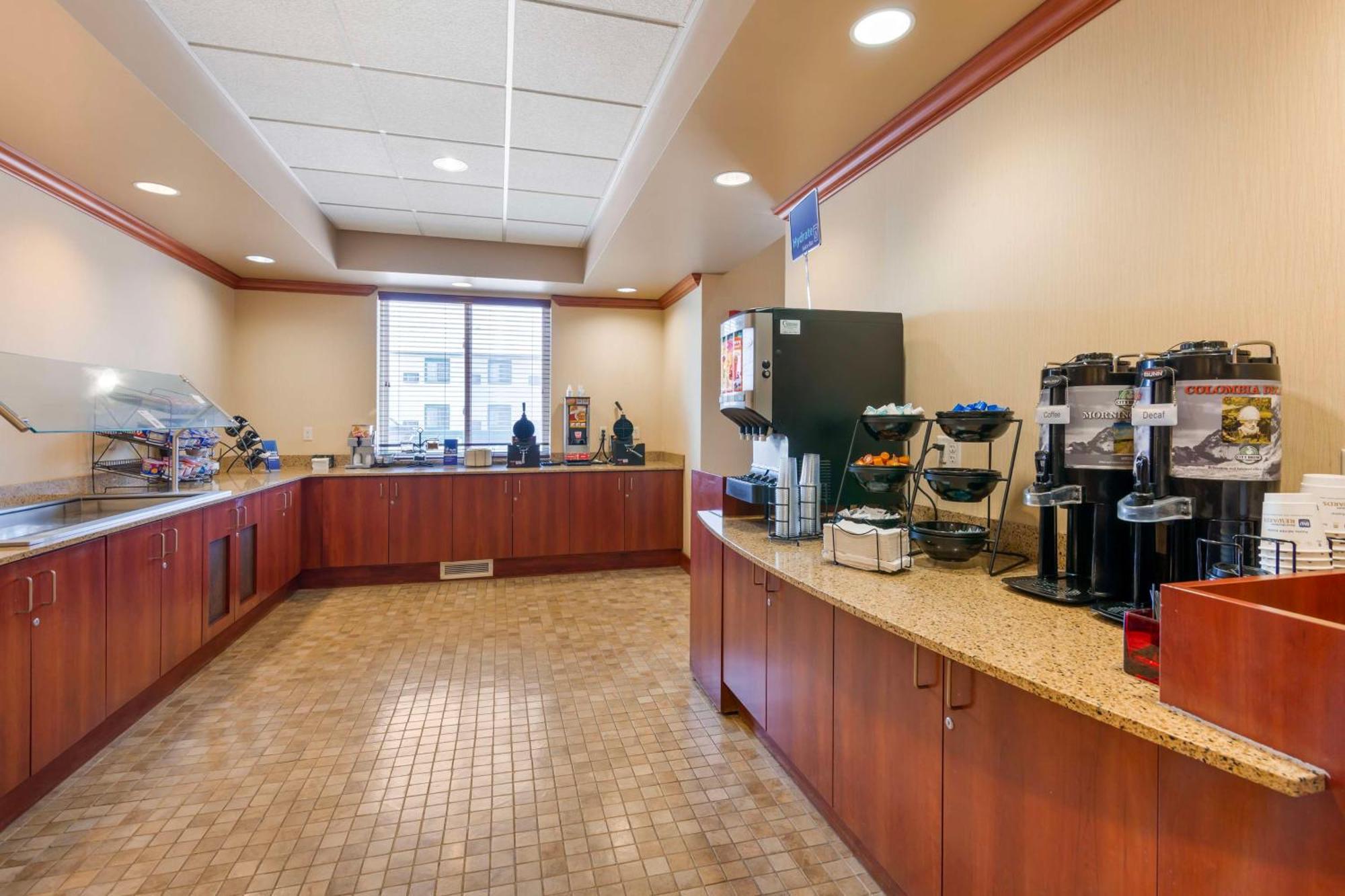 Best Western Golden Prairie Inn And Suites Сидни Экстерьер фото